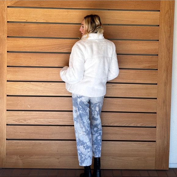 ✨Levi’s✨ White Softest (Faux) Fur Winter ❄️ Coat - Picture 2 of 14